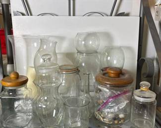 063 largelotofglassjarsvases