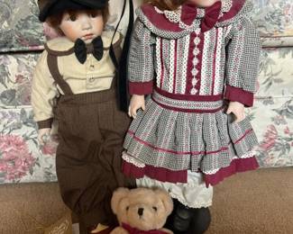 245 pairoffranklinheirloomporcelaindoll