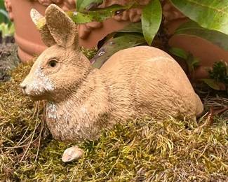251 resinrabbitgardenstatue
