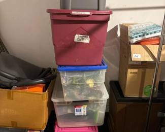 187 5totesofseasonaldecor