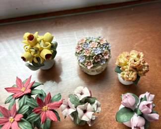 183 collectionofsixtinyceramicfloralar