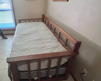 Trundle bed with twin mattresses