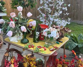 Display of silk/ artificial plants and other decor
