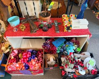 bows, crosses, hand fans