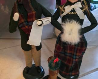 Holiday Decor. 1987 Carolers 