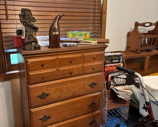 magazines, dresser