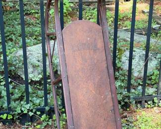 096 antiquewoodensledwithswanheadhandl