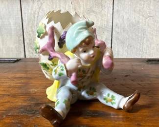 136 vintageceramicfiguralchildeggshell