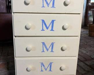 094 vintagefourdrawercreampaintedchest