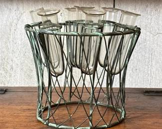137 vintagestylewirerackwithglasstest