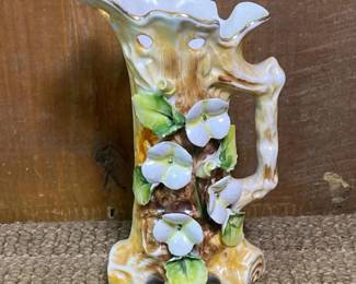 018 porcelaintreetrunkpitcherwithapplie