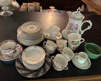 211 assorteddecorativechinacupssaucersa