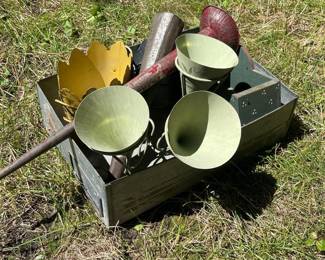 227 assortedvintagemetalfloralholdersan