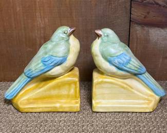 001 pairofartpotterybirdbookendsinpas