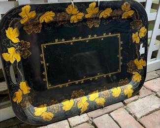 095 handpaintedtolewaretraywithgiltgra