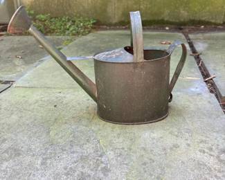 031 vintagemetalwateringcan