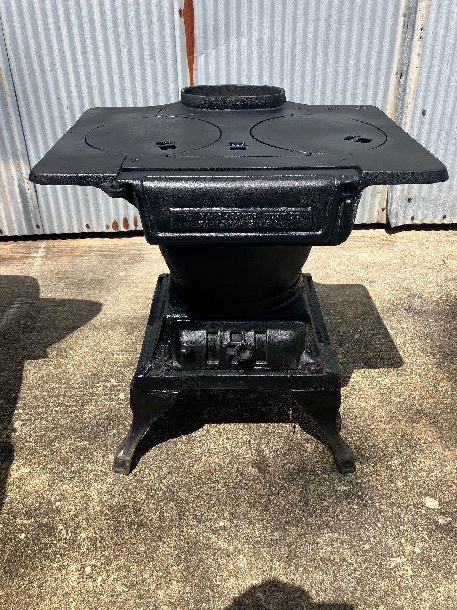 Cast iron 2 burner stove in great condition!