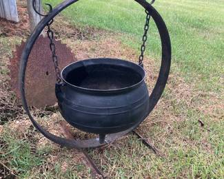 Cast iron wash pot with stand