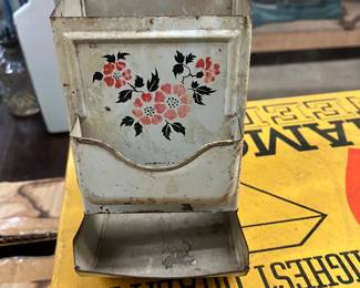 Kitchen match dispenser 