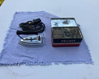 Travel pressing iron 
