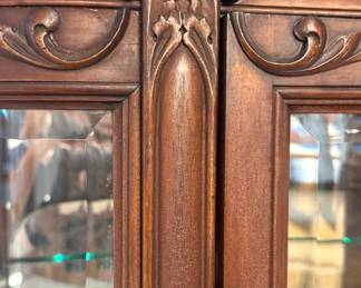 French Louis XV Revival Mahogany Curved Glass Bow-Front Curio Display Cabinet with Carved Details & Glass Shelves