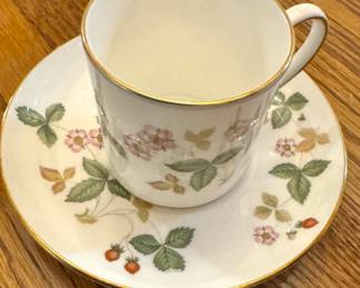 Wedgwood Wild Strawberry Bone China Teacup & Saucer R4406, England