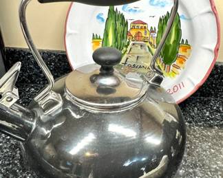 Stainless Steel Whistling Tea Kettle with Black Handle