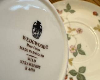 Wedgwood Wild Strawberry Bone China Teacup & Saucer R4406, England