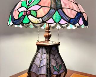 Tiffany Style Floral Stained Glass Lamp with Illuminated Base