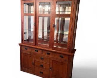 Broyhill Mission Style China Cabinet DRMG
