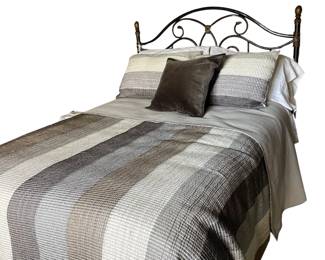 040 Iron Brass Queen Bed with Striped Quilt Set