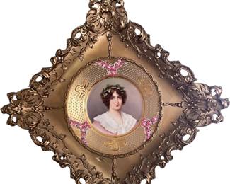 024 Antique Portrait Plate in Ornate Gold Frame