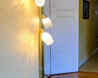 Pole lamp