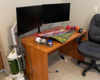 Desk $15