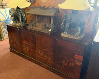 Many fine Asian items from important homes
