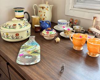Lots of vintage kitchenware