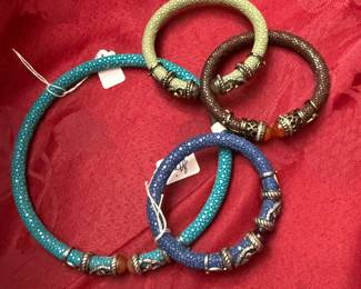 Stingray choker and bracelets 