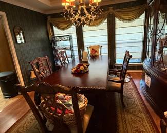 Chippendale style Complete Set w/ Extension and six chairs - Excellent Condition