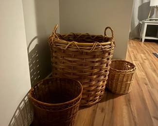 Assorted baskets/wastebaskets