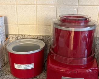 Cuisinart 1.5 Quart Frozen Yogurt, Ice Cream & Sorbet Maker with bonus second freezer bowl