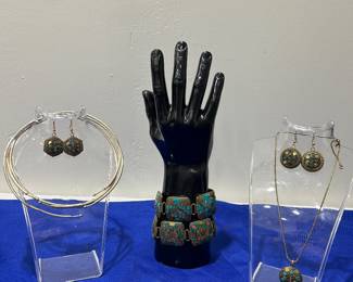 Costume jewelry 