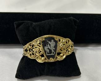 Frosted glass gold toned bracelet 