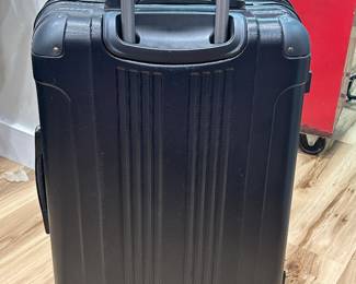 Rolling suitcase 