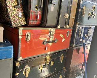 foot lockers / trunks