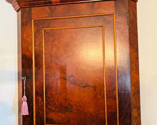 English Style Hanging Corner Cabinet