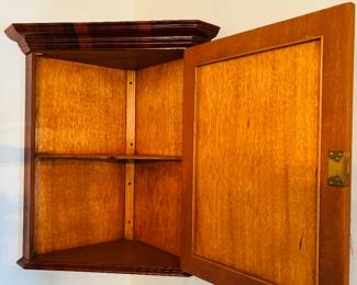 English Style Hanging Corner Cabinet