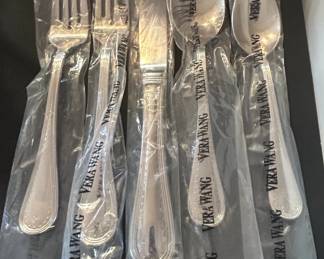 Vera Wang Grosgrain Silver Piece Place Setting