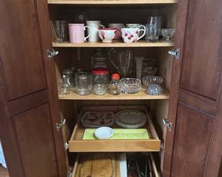 Assorted kitchenwares