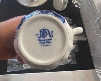 Delft Blue HandPainted Cream and Sugar Set with Tray second image