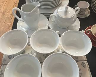 Classic Rose Rosenthal Group White Porcelain Tea Service